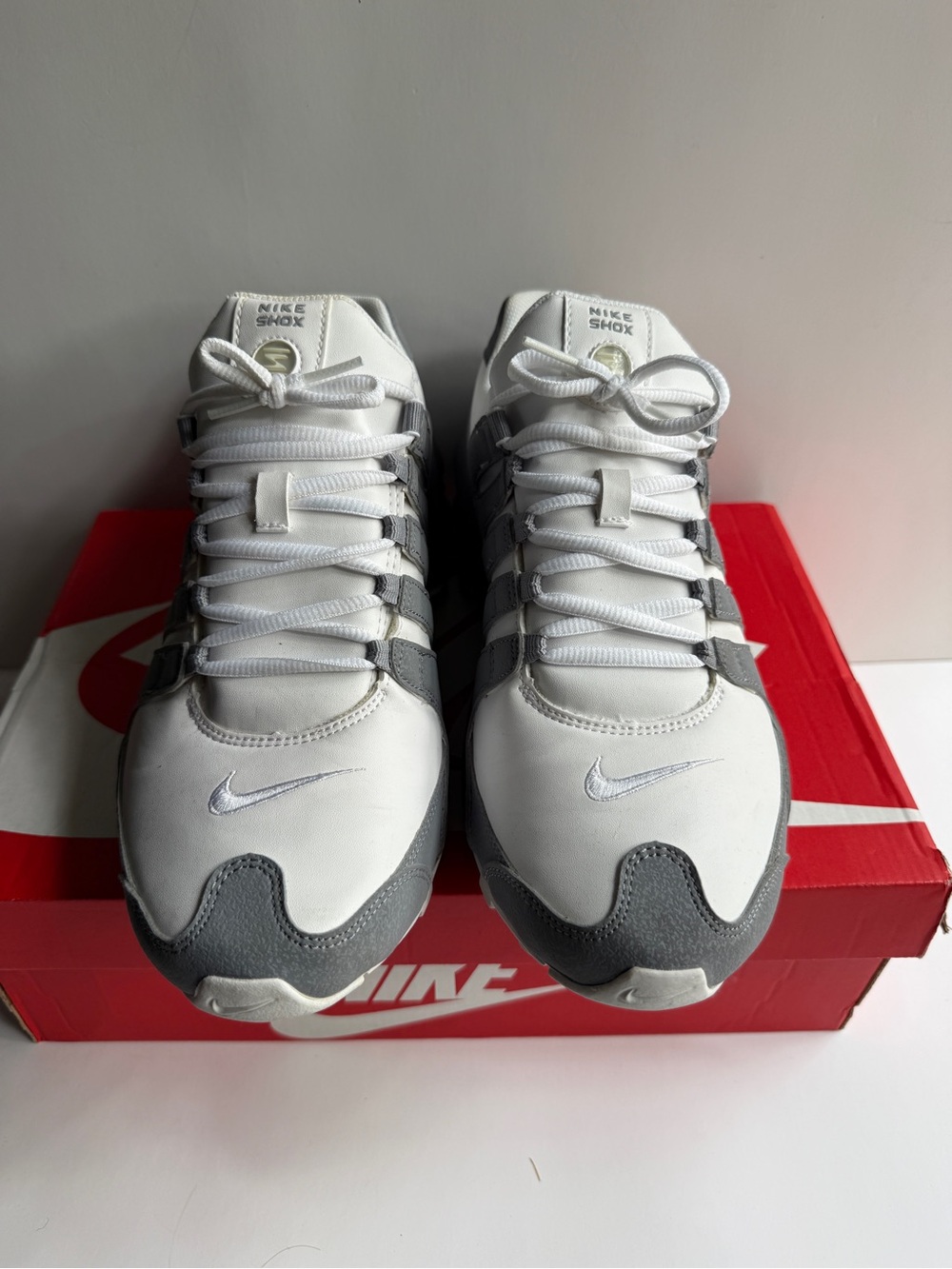 Nike Shox NZ Men’s Running Shoes White Gray Size 11 - Picture 3 of 10